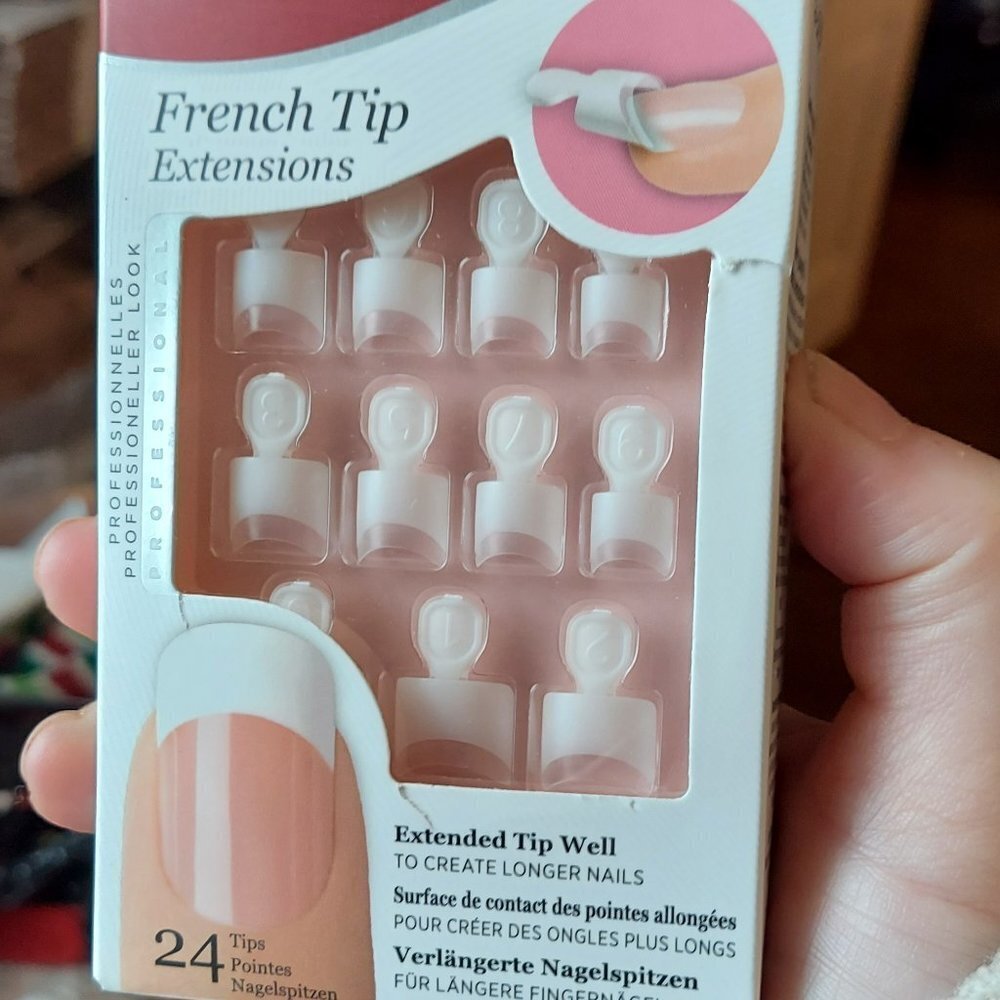 KISS FRENCH TIP EXTENTIONS